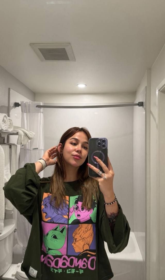 It’s Christmas Eve … single mother needs fun - Image 2